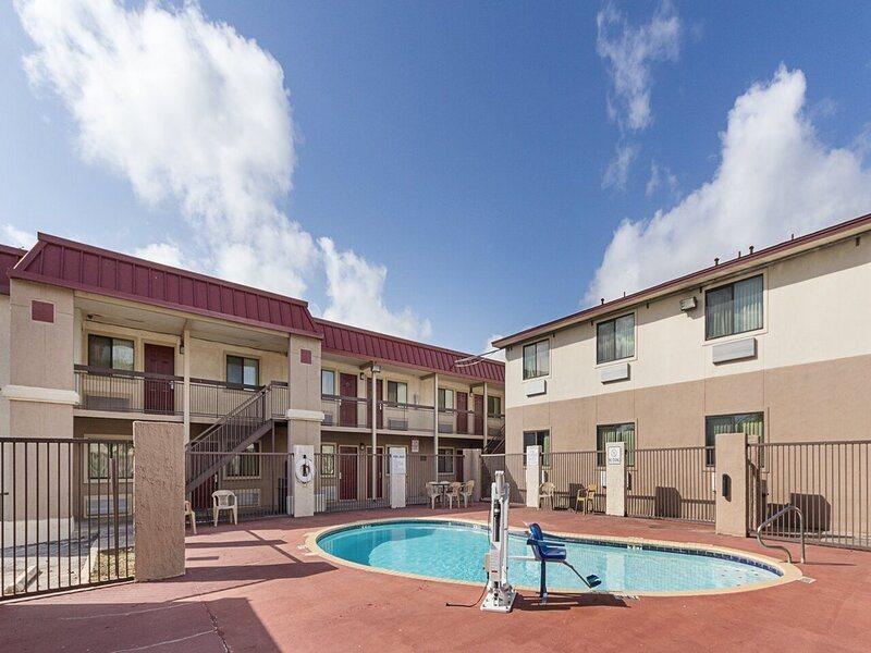 מלון Super 8 By Wyndham New Braunfels I-35 מראה חיצוני תמונה