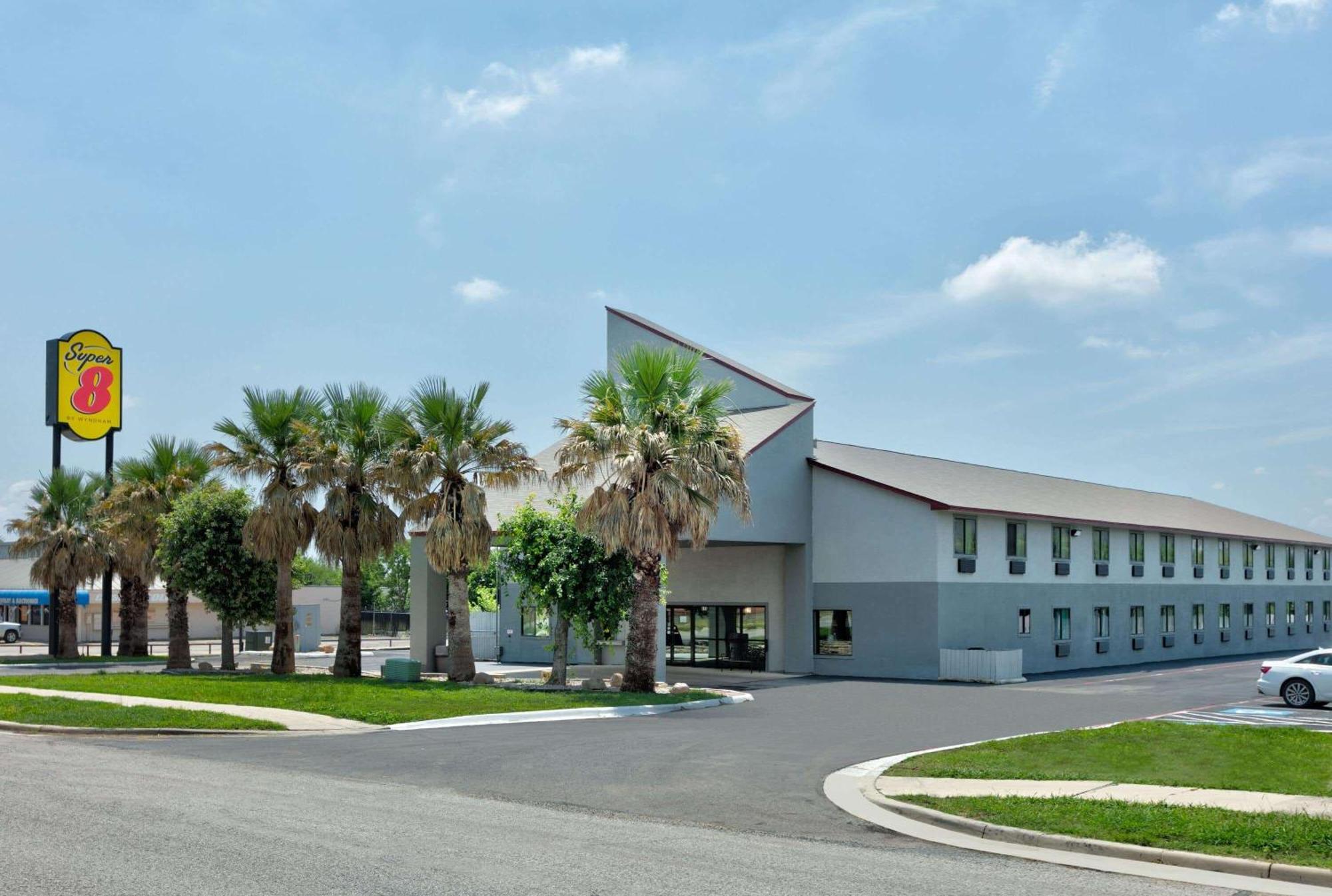 מלון Super 8 By Wyndham New Braunfels I-35 מראה חיצוני תמונה